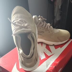 Nike❣️ Womens Beige Sneakers